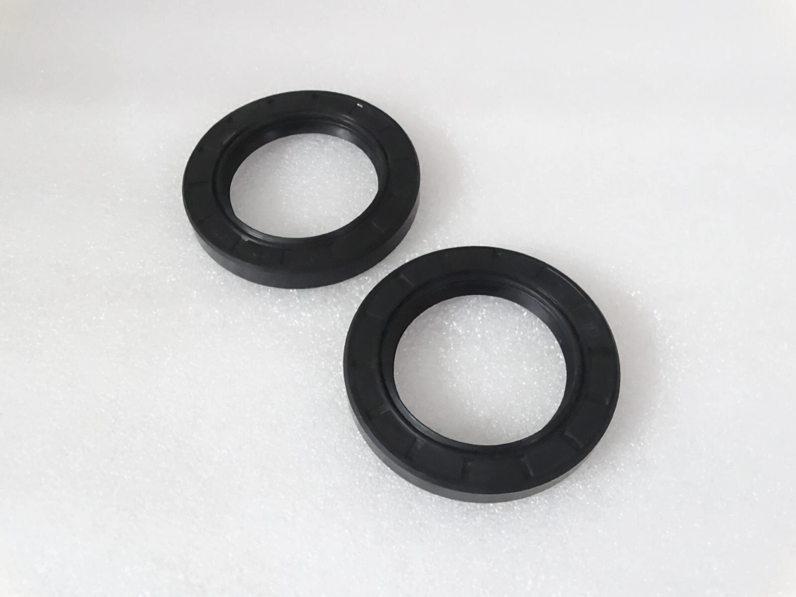 Front Hud Bearing Seal (Pair) For Massey Ferguson 35 65 135 148 Tractor #18D27